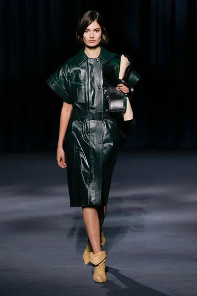Look 15